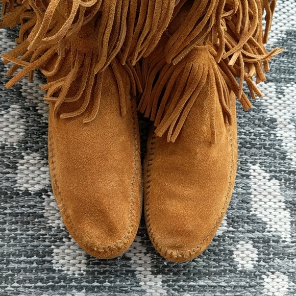 Minnetonka 5 layer fringe moccasin boot - Picture 5 of 8